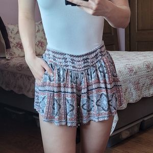 Pattern flowy shorts with POCKETS